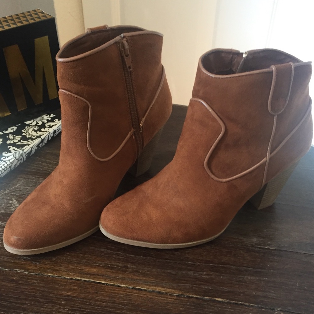 Qupid Booties cognac / tan Sz 8